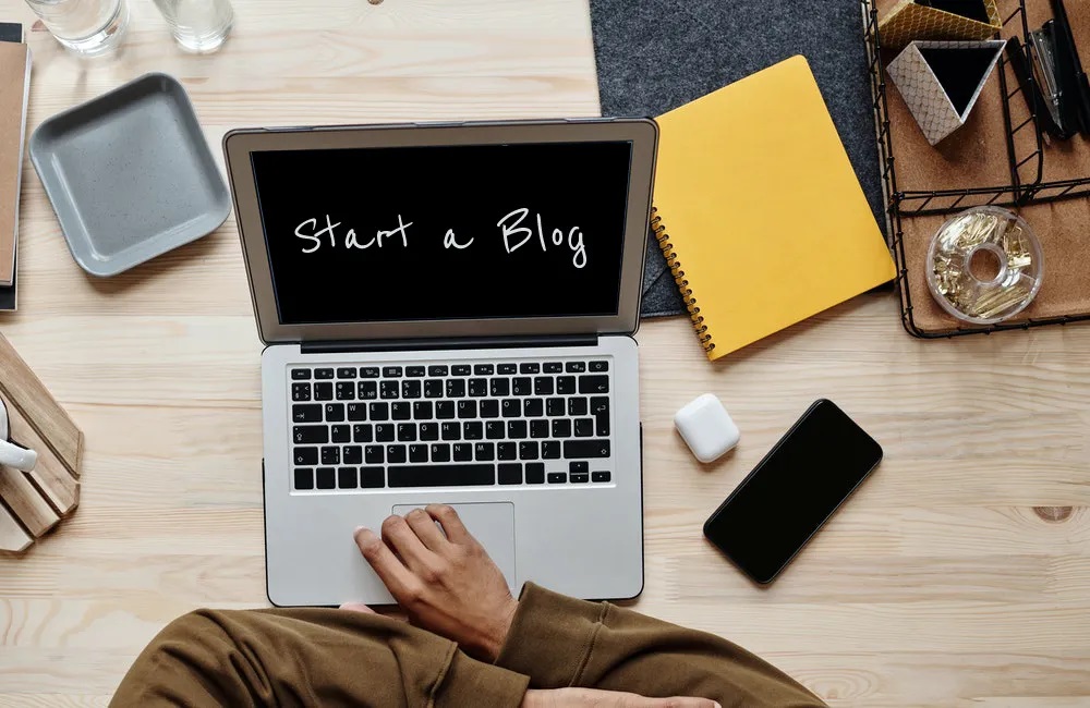 Menjadi blogger merupakan salah satu cara bisnis online
